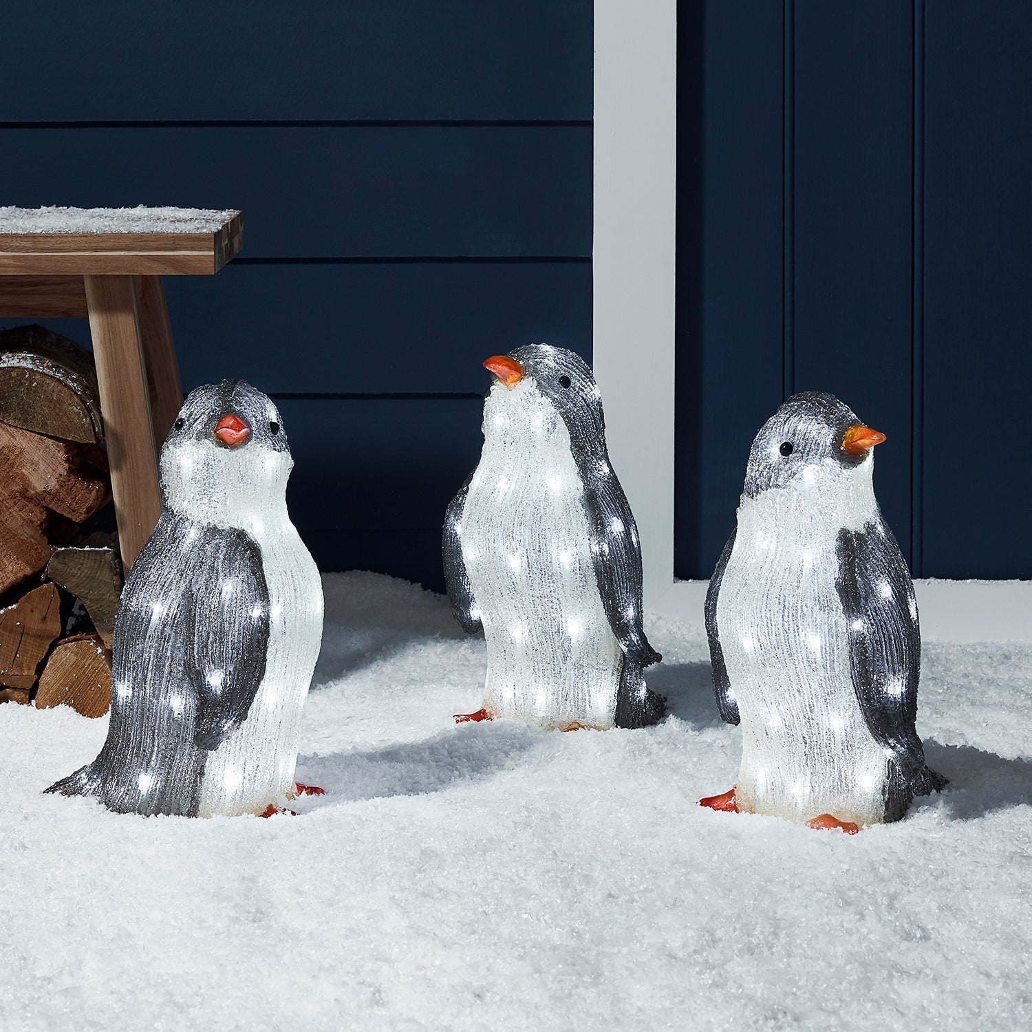 Trio de pinguins acrílicos para exteriores