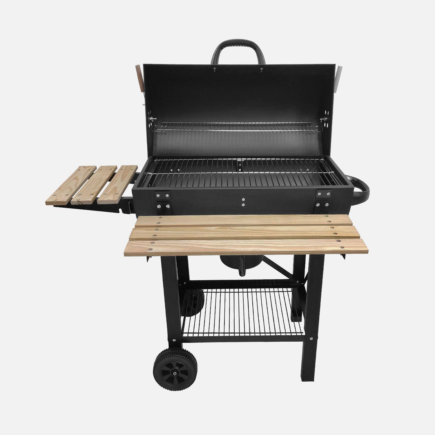 Barbecue americano com fumador a carvão