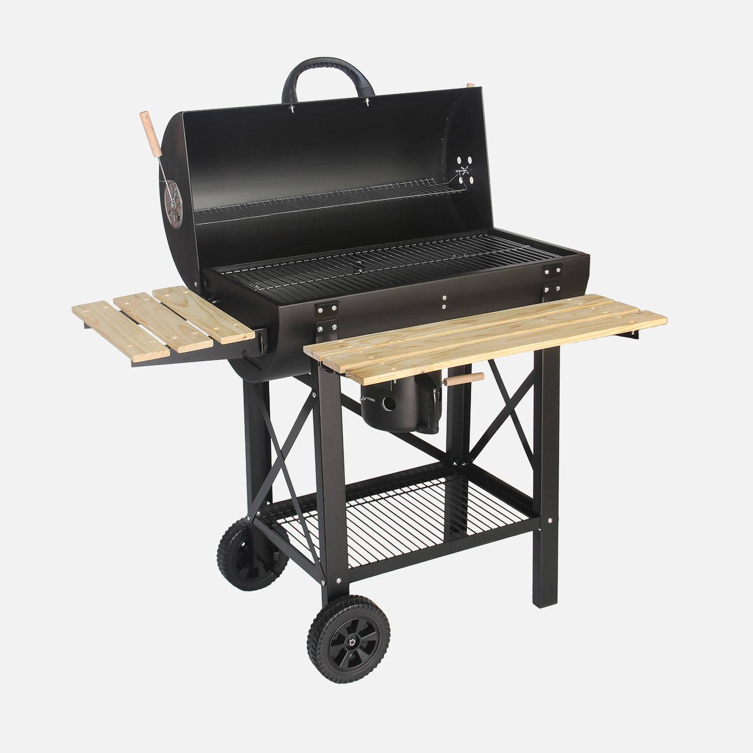 Barbecue americano com fumador a carvão