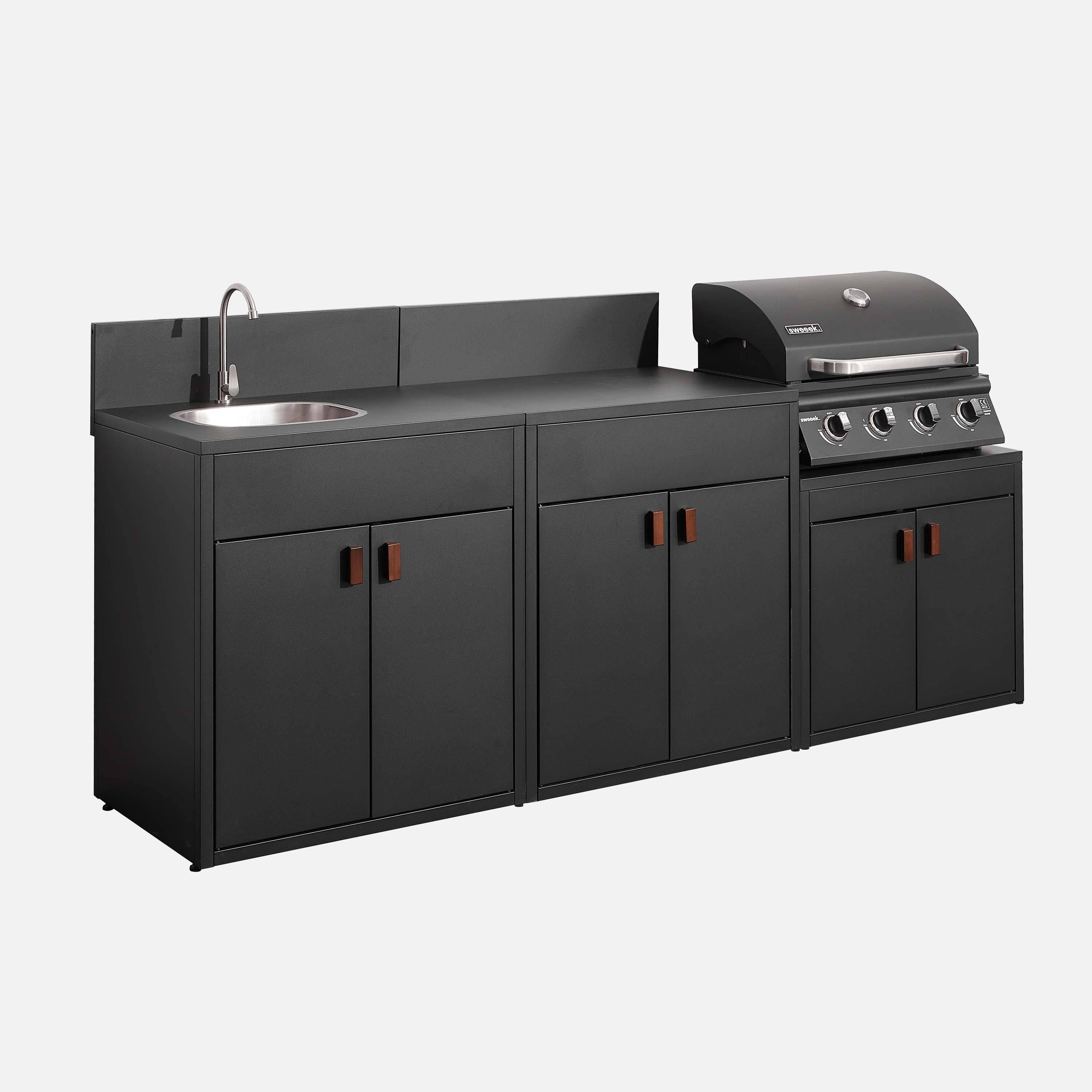 Cozinha exterior com churrasqueira a gás com 4 queimadores